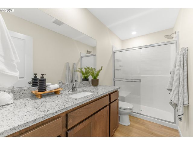 1228 W 16TH Ave, La Center, WA 98629
