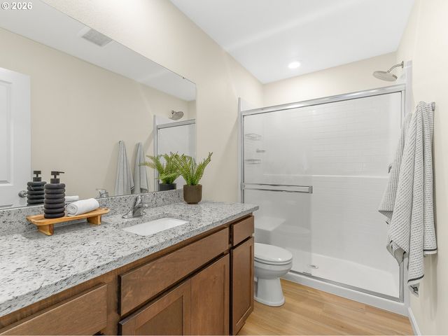 1228 W 16TH Ave, La Center, WA 98629