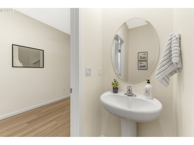 1228 W 16TH Ave, La Center, WA 98629