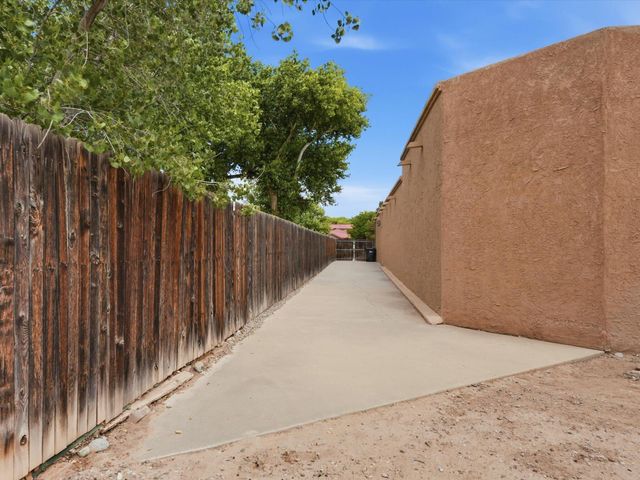 9801 Riverside Road NW, Albuquerque, NM 87114