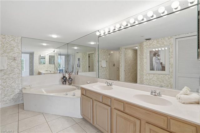 26880 Wedgewood DR 402, Bonita Springs, FL 34134