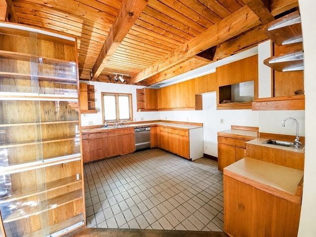 119 Buffam Rd, Pelham, MA 01002