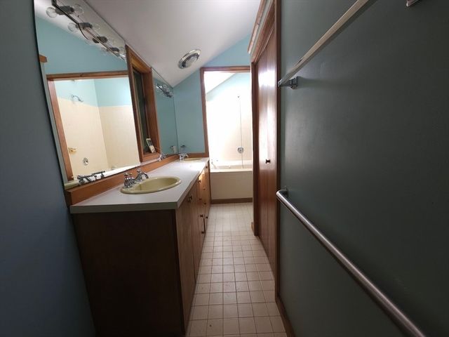119 Buffam Rd, Pelham, MA 01002