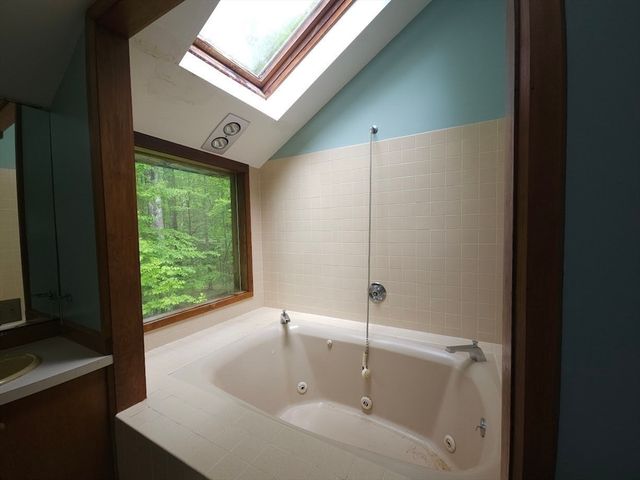 119 Buffam Rd, Pelham, MA 01002
