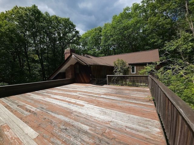 119 Buffam Rd, Pelham, MA 01002