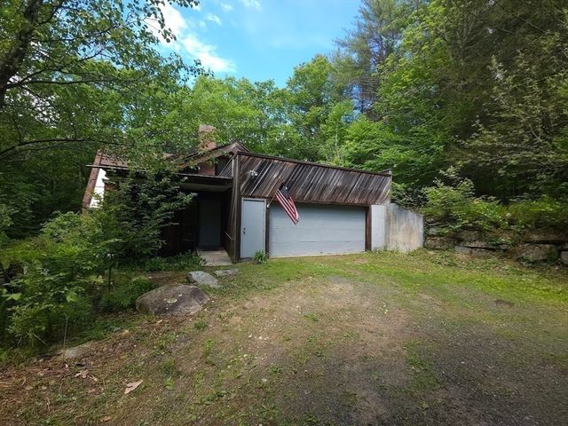 119 Buffam Rd, Pelham, MA 01002