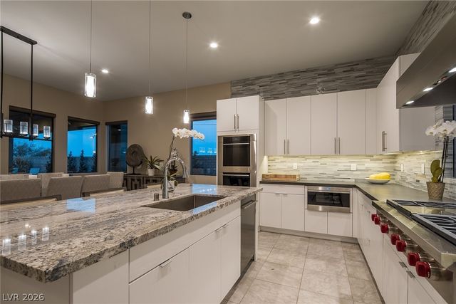 18 Garden Rain Drive, Las Vegas, NV 89135