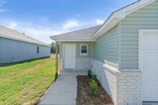8017 Chesapeake Trail, Bauxite, AR 72011
