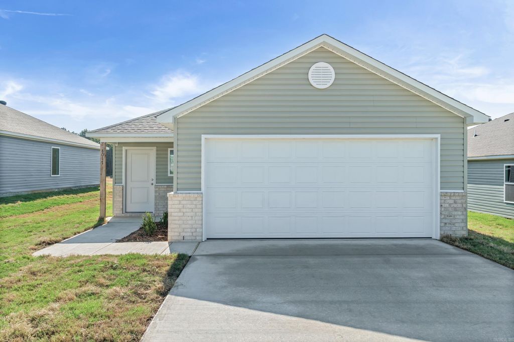 8017 Chesapeake Trail, Bauxite, AR 72011