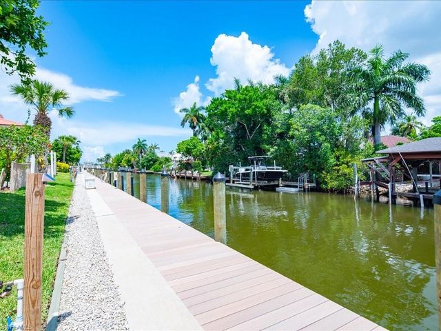 1200 Cherrystone CT B-109, Naples, FL 34102