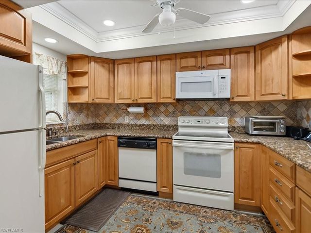 1200 Cherrystone CT B-109, Naples, FL 34102