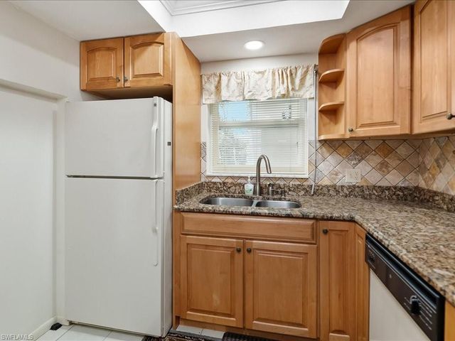 1200 Cherrystone CT B-109, Naples, FL 34102