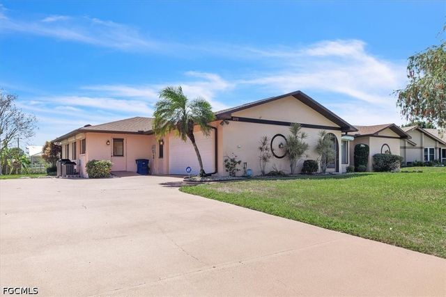 6070 Anchorline CT, North Fort Myers, FL 33917