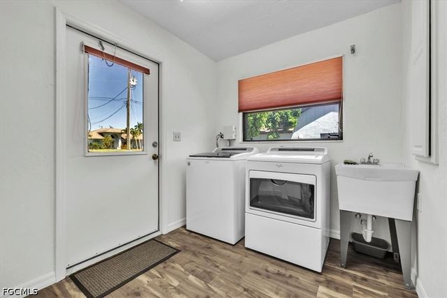 6070 Anchorline CT, North Fort Myers, FL 33917