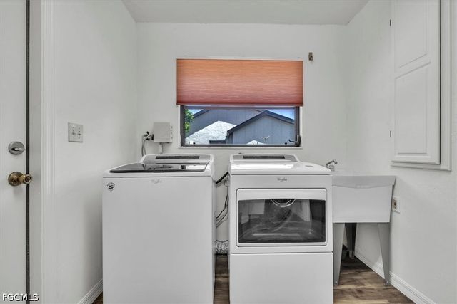 6070 Anchorline CT, North Fort Myers, FL 33917