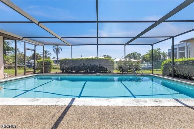 6070 Anchorline CT, North Fort Myers, FL 33917
