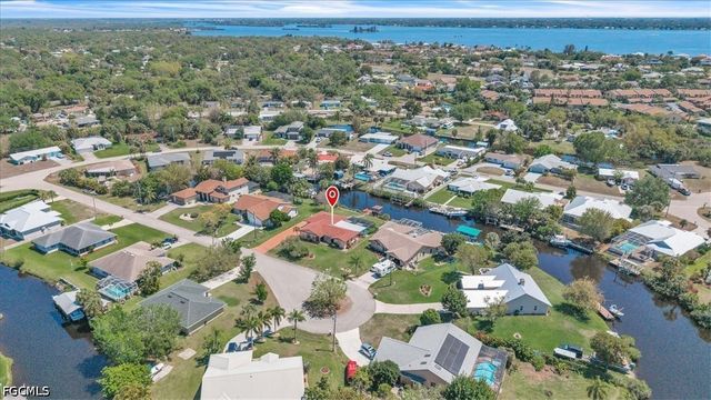 6070 Anchorline CT, North Fort Myers, FL 33917
