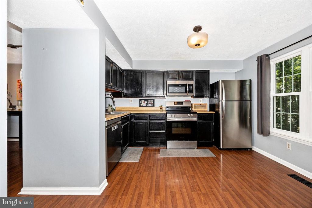 Image 11 of property listing at 1458 MOBLEY CT, Frederick, MD 21701