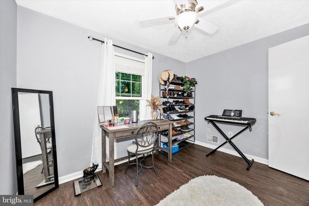 Image 16 of property listing at 1458 MOBLEY CT, Frederick, MD 21701