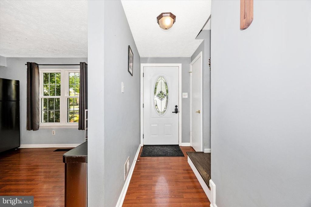 Image 2 of property listing at 1458 MOBLEY CT, Frederick, MD 21701