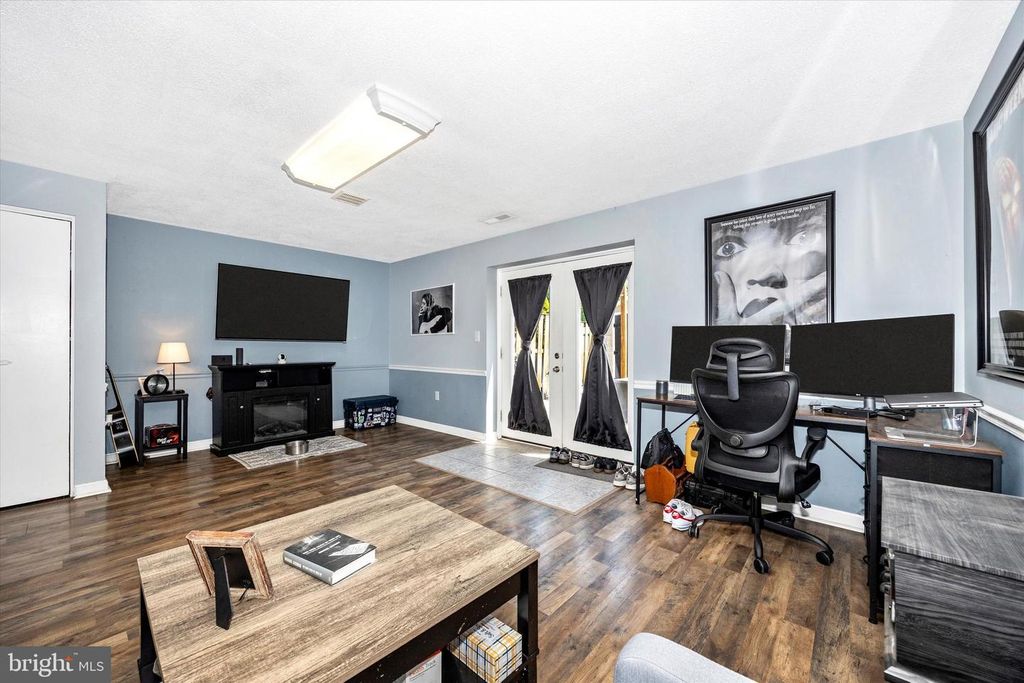 Image 20 of property listing at 1458 MOBLEY CT, Frederick, MD 21701