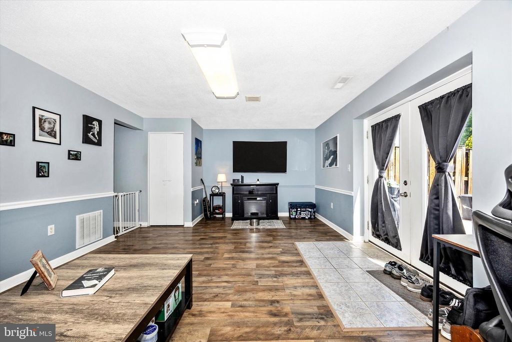 Image 23 of property listing at 1458 MOBLEY CT, Frederick, MD 21701