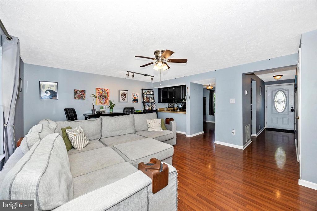 Image 3 of property listing at 1458 MOBLEY CT, Frederick, MD 21701