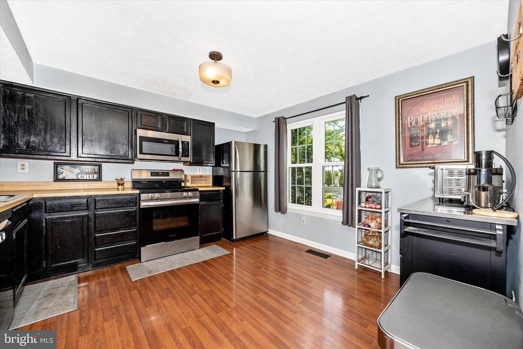 Image 9 of property listing at 1458 MOBLEY CT, Frederick, MD 21701