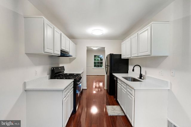 14812 LONDON TOWNE SQ, Centreville, VA 20120