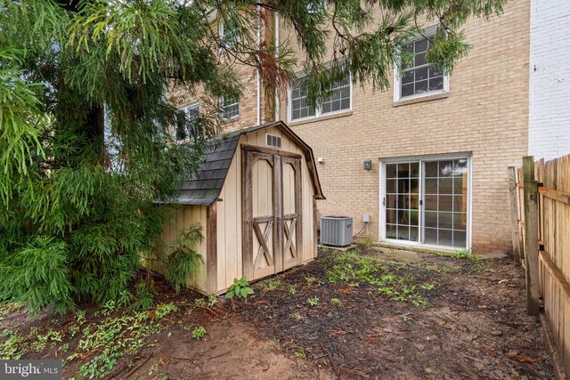 14812 LONDON TOWNE SQ, Centreville, VA 20120