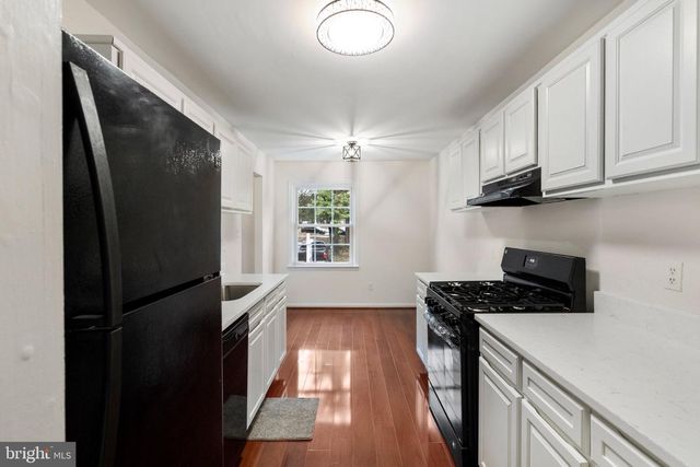 14812 LONDON TOWNE SQ, Centreville, VA 20120