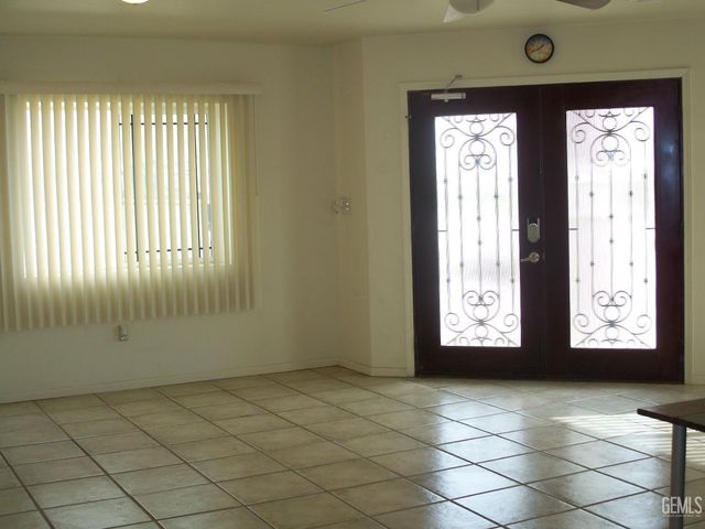 300 Mount Vernon Avenue, Bakersfield, CA 93307