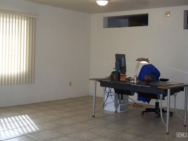 300 Mount Vernon Avenue, Bakersfield, CA 93307