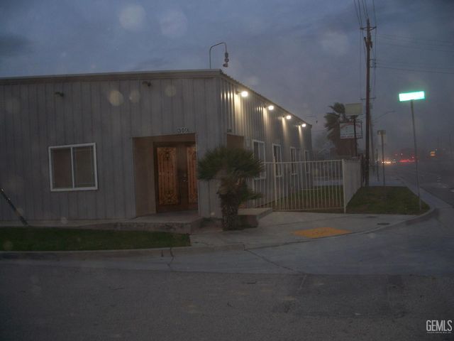 300 Mount Vernon Avenue, Bakersfield, CA 93307