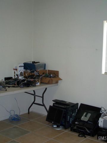 300 Mount Vernon Avenue, Bakersfield, CA 93307