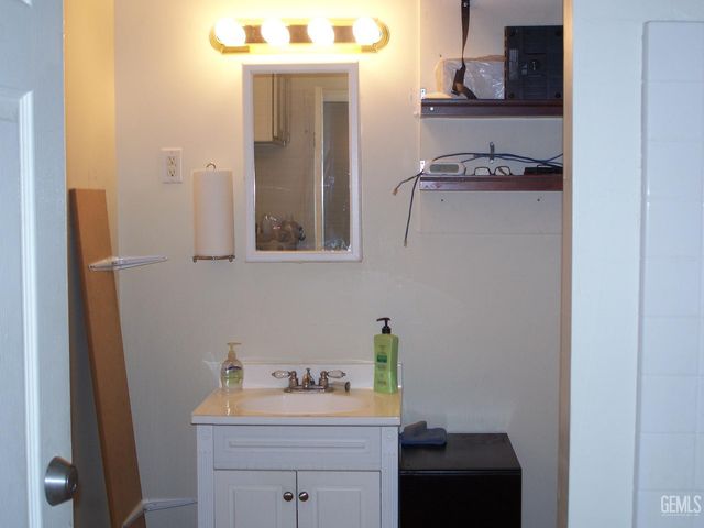 300 Mount Vernon Avenue, Bakersfield, CA 93307