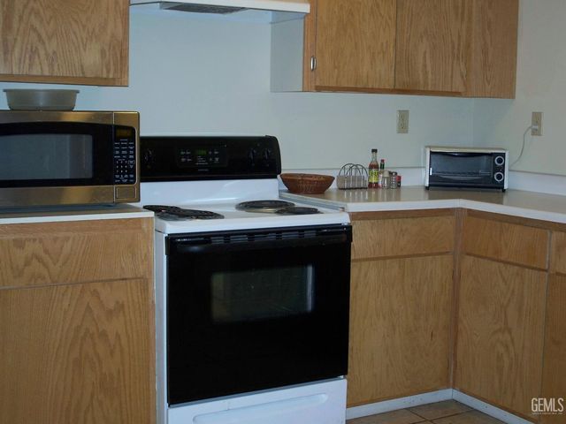 300 Mount Vernon Avenue, Bakersfield, CA 93307