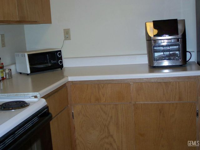 300 Mount Vernon Avenue, Bakersfield, CA 93307