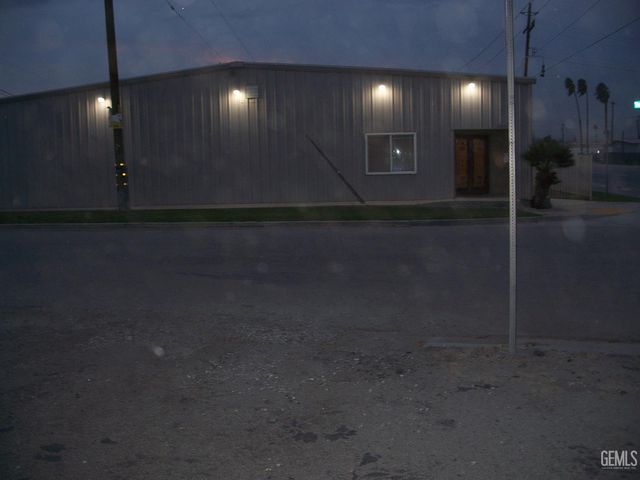 300 Mount Vernon Avenue, Bakersfield, CA 93307