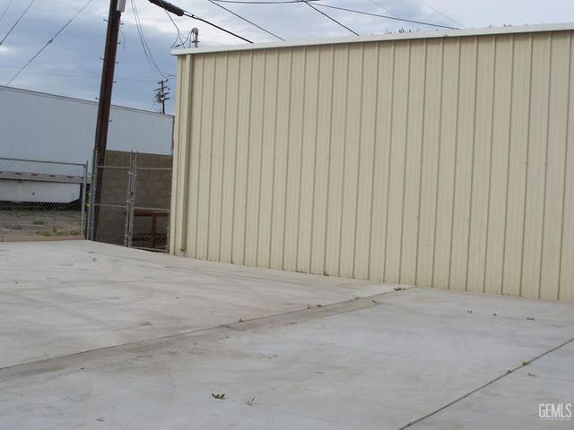 300 Mount Vernon Avenue, Bakersfield, CA 93307