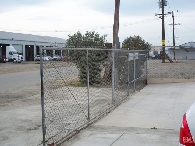 300 Mount Vernon Avenue, Bakersfield, CA 93307