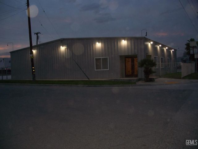 300 Mount Vernon Avenue, Bakersfield, CA 93307