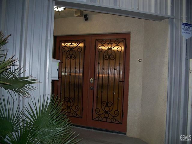 300 Mount Vernon Avenue, Bakersfield, CA 93307