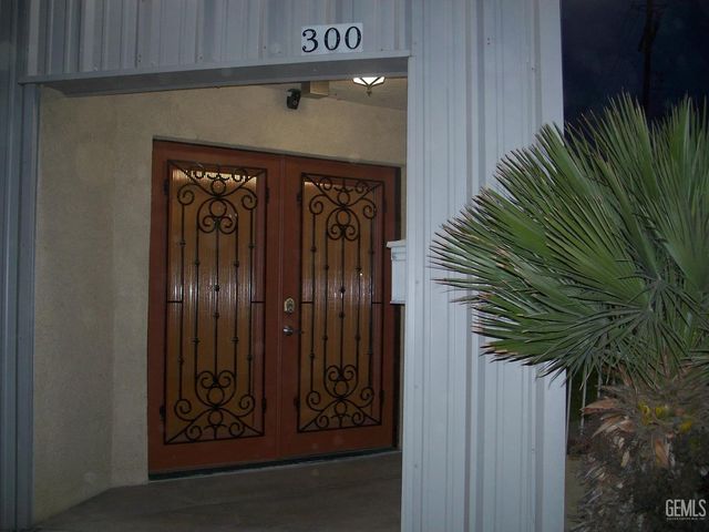 300 Mount Vernon Avenue, Bakersfield, CA 93307