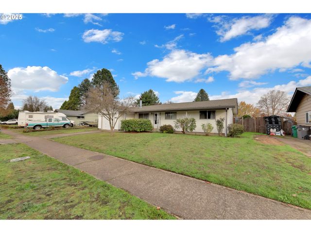 1113 CANDLELIGHT Dr, Eugene, OR 97402