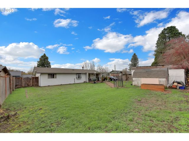 1113 CANDLELIGHT Dr, Eugene, OR 97402