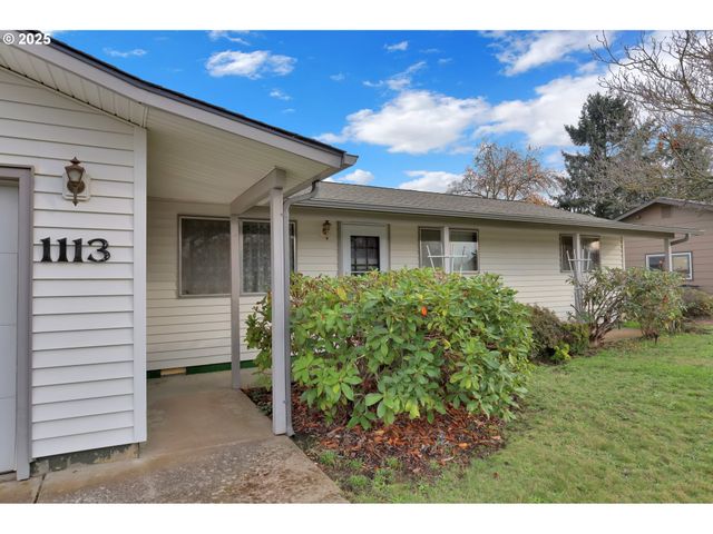 1113 CANDLELIGHT Dr, Eugene, OR 97402