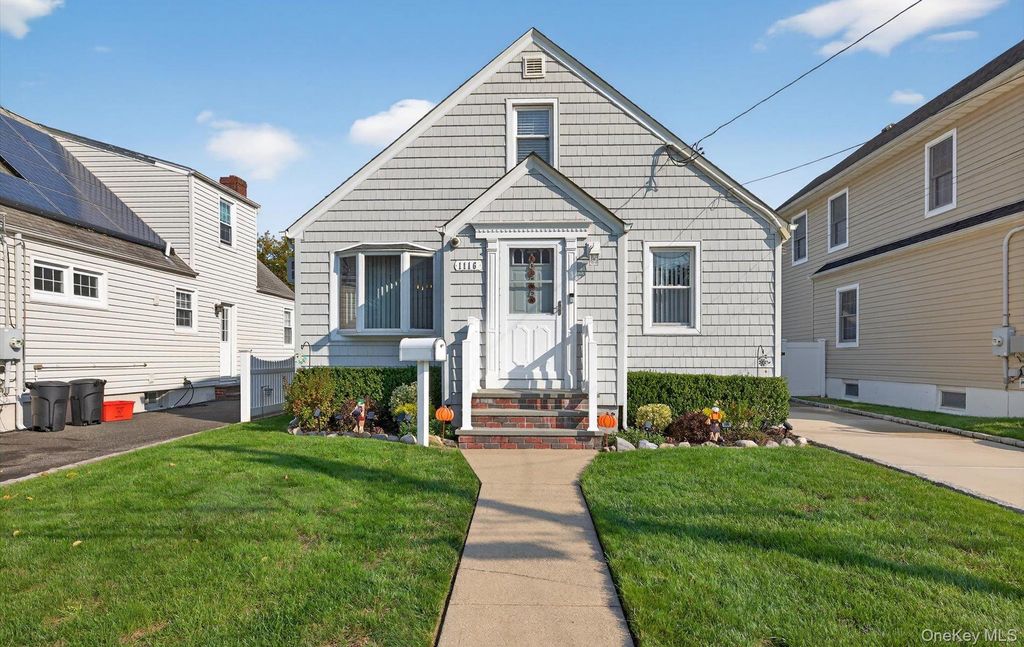 1116 Mosefan Street, Franklin Square, NY 11010