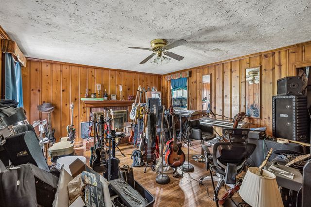 1112 Neelys Bend Rd, Madison, TN 37115