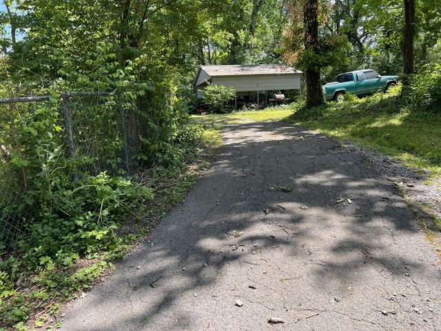 1112 Neelys Bend Rd, Madison, TN 37115